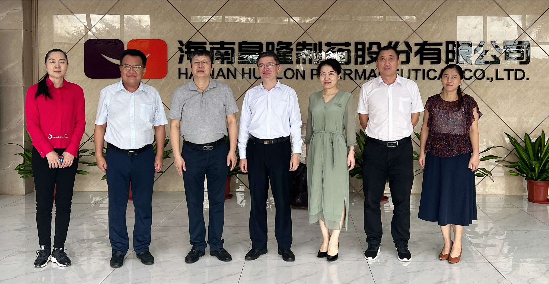 海南省委統(tǒng)戰(zhàn)部副部長(zhǎng)、省工商聯(lián)黨委書記 林勝一行走訪調(diào)研皇隆制藥